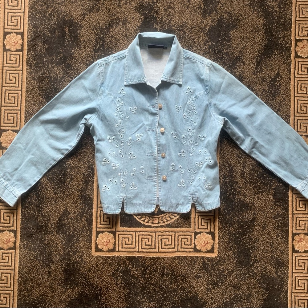 Beautiful denim jacket with flower designs & rhinestones // Sz XL